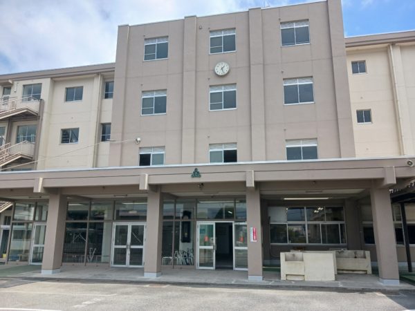 令和7年度　富士宮市立富士宮第三中学校　管理教室棟トイレ改修工事